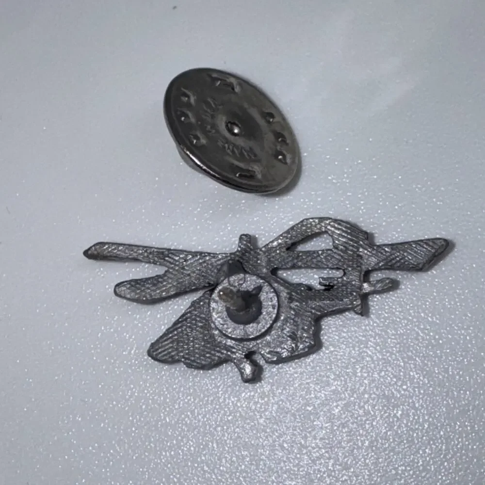 Boeing Apache Helicopter AH-64 Pewter Hat/Lapel/Vest Pin (1-1/8